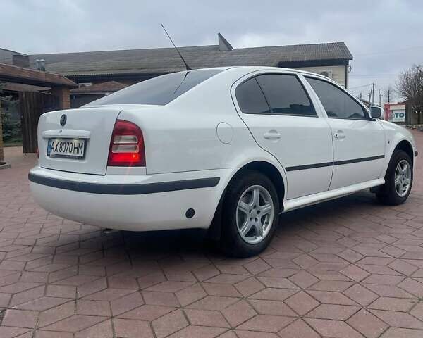 Білий Шкода Октавія, об'ємом двигуна 1.6 л та пробігом 300 тис. км за 5450 $, фото 4 на Automoto.ua