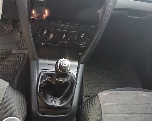 Шкода Октавія 2005 у Миколаїв на Automoto.ua Білий Шкода Октавія, об'ємом двигуна 1.9 л та пробігом 265 тис. км за 5900 $, фото 2 на Automoto.ua