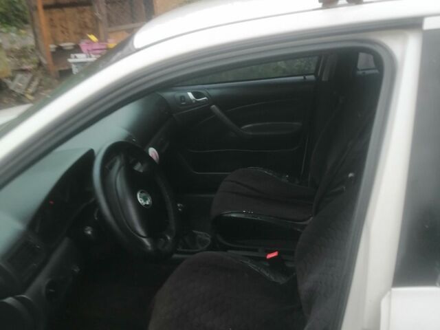 Білий Шкода Октавія, об'ємом двигуна 1.8 л та пробігом 250 тис. км за 4300 $, фото 9 на Automoto.ua