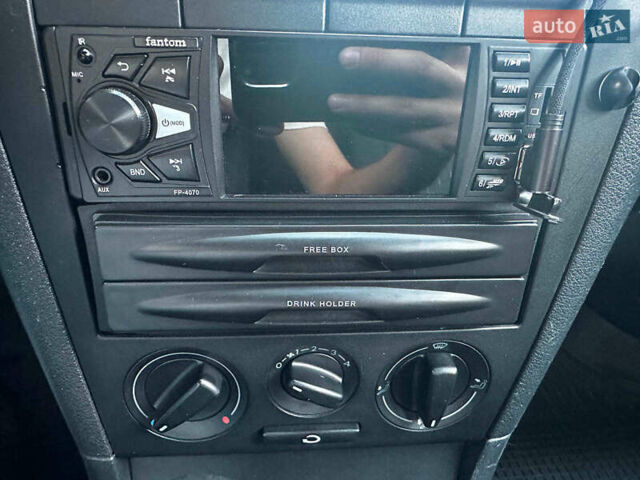 Белый Шкода Октавия, объемом двигателя 1.6 л и пробегом 232 тыс. км за 4290 $, фото 13 на Automoto.ua