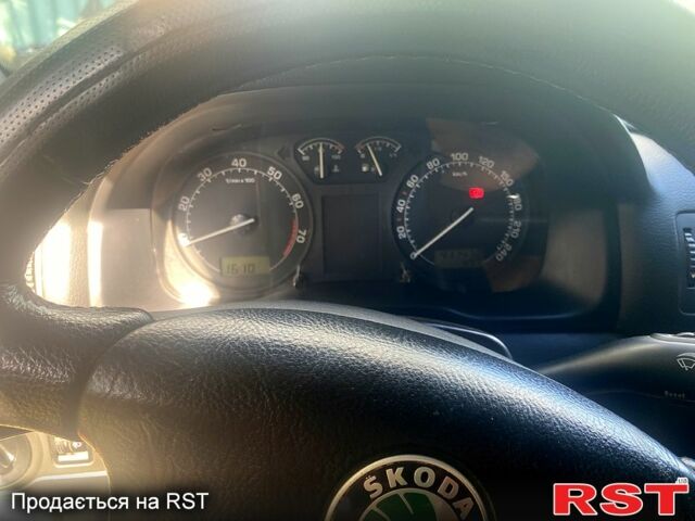 Белый Шкода Октавия, объемом двигателя 1.6 л и пробегом 411 тыс. км за 5400 $, фото 7 на Automoto.ua