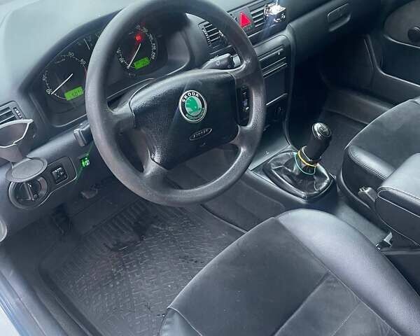 Білий Шкода Октавія, об'ємом двигуна 1.6 л та пробігом 300 тис. км за 5450 $, фото 6 на Automoto.ua