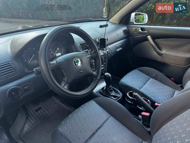 Белый Шкода Октавия, объемом двигателя 1.6 л и пробегом 232 тыс. км за 4290 $, фото 9 на Automoto.ua