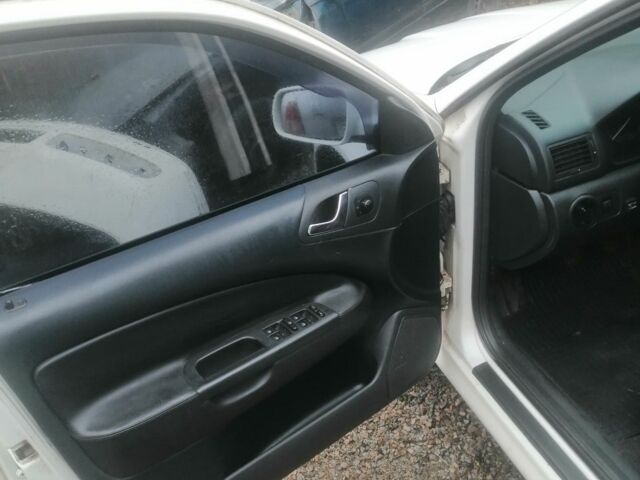 Білий Шкода Октавія, об'ємом двигуна 1.8 л та пробігом 250 тис. км за 4300 $, фото 6 на Automoto.ua