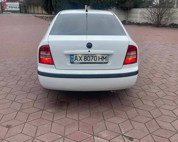 Білий Шкода Октавія, об'ємом двигуна 1.6 л та пробігом 300 тис. км за 5450 $, фото 5 на Automoto.ua