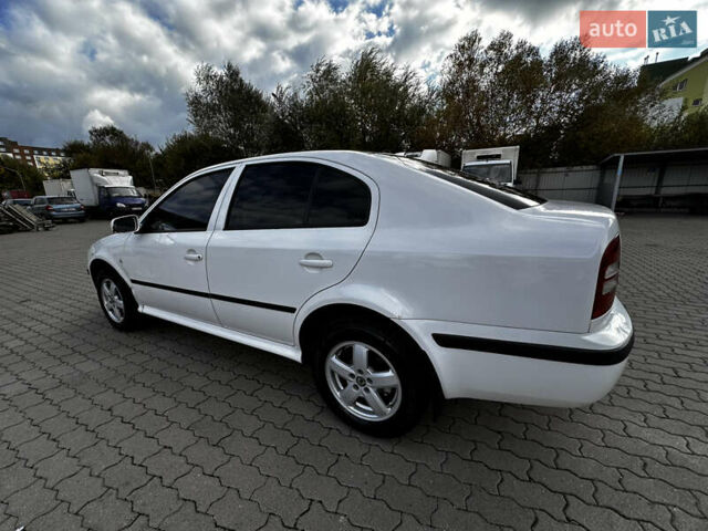 Белый Шкода Октавия, объемом двигателя 1.8 л и пробегом 296 тыс. км за 4400 $, фото 2 на Automoto.ua