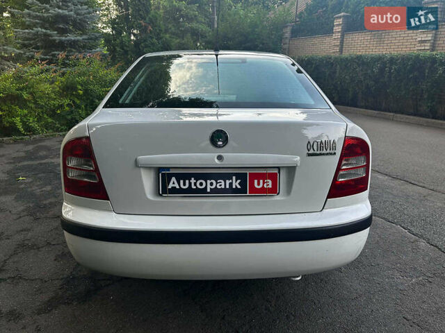 Белый Шкода Октавия, объемом двигателя 1.6 л и пробегом 232 тыс. км за 4290 $, фото 4 на Automoto.ua