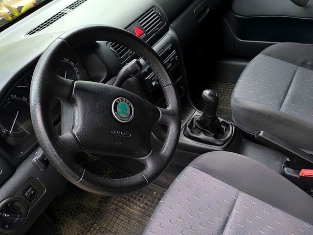 Білий Шкода Октавія, об'ємом двигуна 1.6 л та пробігом 186 тис. км за 4000 $, фото 1 на Automoto.ua