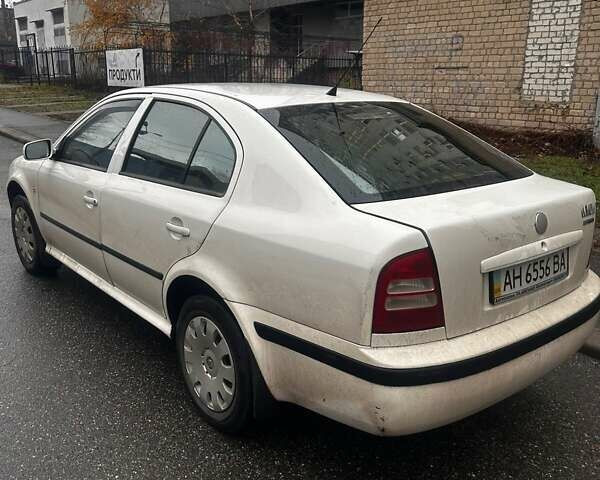 Белый Шкода Октавия, объемом двигателя 1.6 л и пробегом 325 тыс. км за 4600 $, фото 3 на Automoto.ua