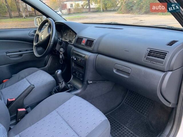 Шкода Октавия 2006 в Кривом Роге на Automoto.ua Белый Шкода Октавия, объемом двигателя 1.6 л и пробегом 187 тыс. км за 4800 $, фото 23 на Automoto.ua