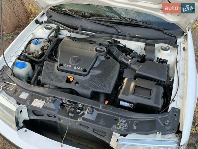 Шкода Октавия 2006 в Кривом Роге на Automoto.ua Белый Шкода Октавия, объемом двигателя 1.6 л и пробегом 187 тыс. км за 4800 $, фото 38 на Automoto.ua