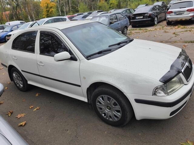 Белый Шкода Октавия, объемом двигателя 1.6 л и пробегом 239 тыс. км за 5100 $, фото 1 на Automoto.ua