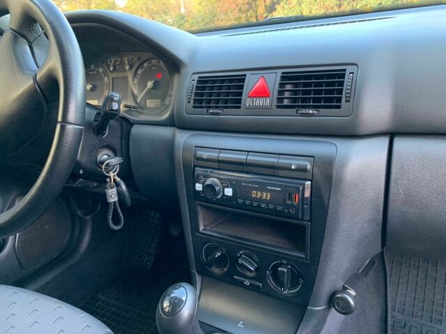 Шкода Октавия 2006 в Кривом Роге на Automoto.ua Белый Шкода Октавия, объемом двигателя 1.6 л и пробегом 187 тыс. км за 4800 $, фото 17 на Automoto.ua