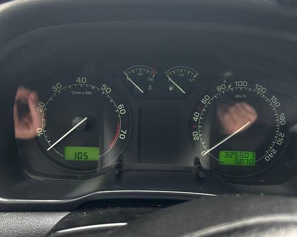 Белый Шкода Октавия, объемом двигателя 1.6 л и пробегом 325 тыс. км за 4600 $, фото 5 на Automoto.ua