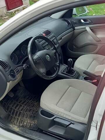 Білий Шкода Октавія, об'ємом двигуна 1.9 л та пробігом 212 тис. км за 6500 $, фото 4 на Automoto.ua