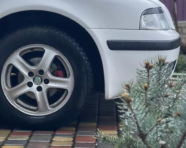 Шкода Октавия 2006 в Чернигове на Automoto.ua Белый Шкода Октавия, объемом двигателя 1.6 л и пробегом 245 тыс. км за 5700 $, фото 3 на Automoto.ua