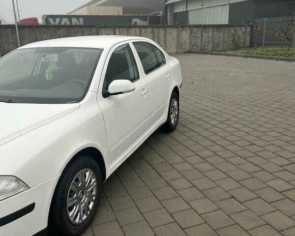 Белый Шкода Октавия, объемом двигателя 1.6 л и пробегом 295 тыс. км за 5850 $, фото 5 на Automoto.ua