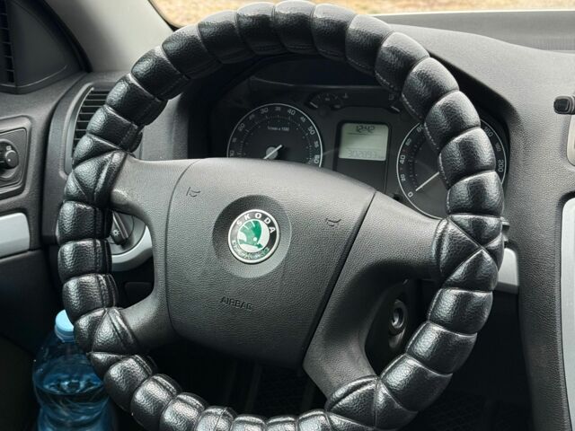 Шкода Октавія 2006 у Кривому Розі на Automoto.ua Білий Шкода Октавія, об'ємом двигуна 1.6 л та пробігом 301 тис. км за 5750 $, фото 6 на Automoto.ua