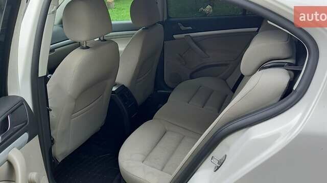 Білий Шкода Октавія, об'ємом двигуна 1.9 л та пробігом 212 тис. км за 6500 $, фото 12 на Automoto.ua