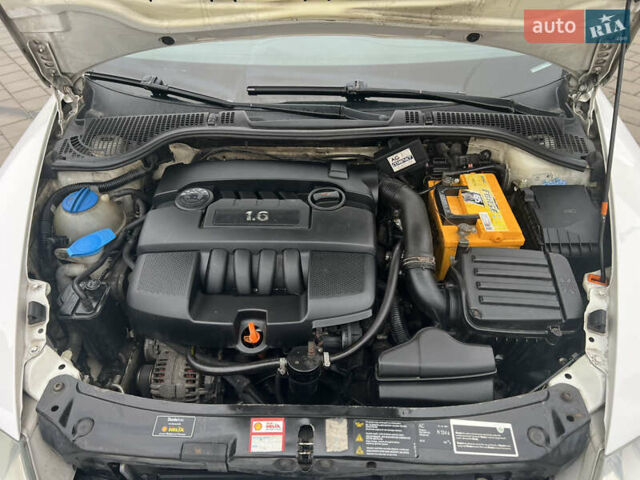 Белый Шкода Октавия, объемом двигателя 1.6 л и пробегом 295 тыс. км за 5850 $, фото 6 на Automoto.ua