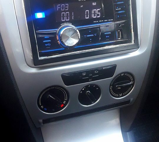 Белый Шкода Октавия, объемом двигателя 1.6 л и пробегом 350 тыс. км за 5300 $, фото 5 на Automoto.ua