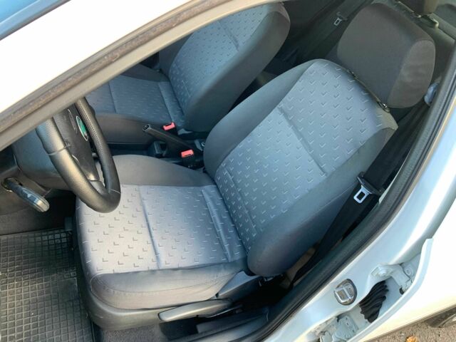 Шкода Октавия 2006 в Кривом Роге на Automoto.ua Белый Шкода Октавия, объемом двигателя 1.6 л и пробегом 187 тыс. км за 4800 $, фото 14 на Automoto.ua