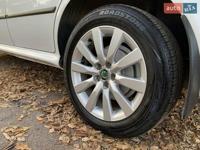 Шкода Октавия 2006 в Кривом Роге на Automoto.ua Белый Шкода Октавия, объемом двигателя 1.6 л и пробегом 187 тыс. км за 4800 $, фото 9 на Automoto.ua