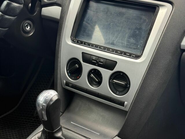 Шкода Октавія 2006 у Кривому Розі на Automoto.ua Білий Шкода Октавія, об'ємом двигуна 1.6 л та пробігом 301 тис. км за 5750 $, фото 12 на Automoto.ua