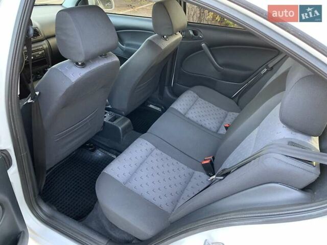 Шкода Октавия 2006 в Кривом Роге на Automoto.ua Белый Шкода Октавия, объемом двигателя 1.6 л и пробегом 187 тыс. км за 4800 $, фото 29 на Automoto.ua