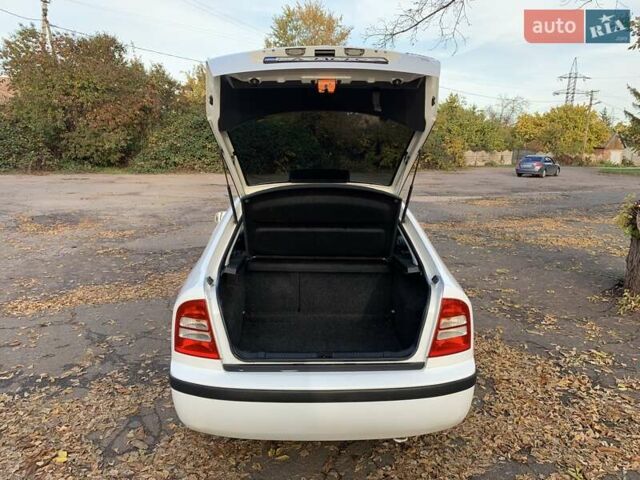 Шкода Октавия 2006 в Кривом Роге на Automoto.ua Белый Шкода Октавия, объемом двигателя 1.6 л и пробегом 187 тыс. км за 4800 $, фото 32 на Automoto.ua