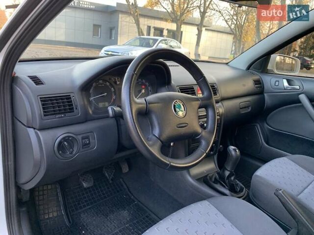 Шкода Октавия 2006 в Кривом Роге на Automoto.ua Белый Шкода Октавия, объемом двигателя 1.6 л и пробегом 187 тыс. км за 4800 $, фото 14 на Automoto.ua