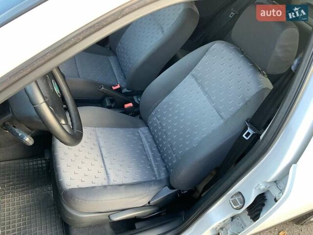 Шкода Октавия 2006 в Кривом Роге на Automoto.ua Белый Шкода Октавия, объемом двигателя 1.6 л и пробегом 187 тыс. км за 4800 $, фото 15 на Automoto.ua