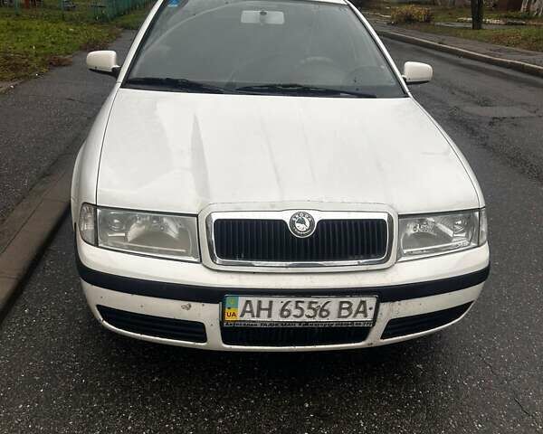 Белый Шкода Октавия, объемом двигателя 1.6 л и пробегом 325 тыс. км за 4600 $, фото 1 на Automoto.ua