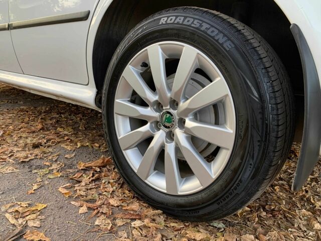 Шкода Октавия 2006 в Кривом Роге на Automoto.ua Белый Шкода Октавия, объемом двигателя 1.6 л и пробегом 187 тыс. км за 4800 $, фото 8 на Automoto.ua