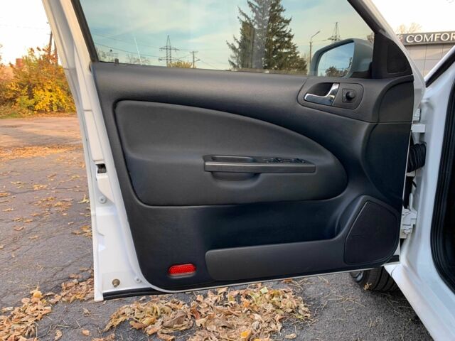 Шкода Октавия 2006 в Кривом Роге на Automoto.ua Белый Шкода Октавия, объемом двигателя 1.6 л и пробегом 187 тыс. км за 4800 $, фото 12 на Automoto.ua