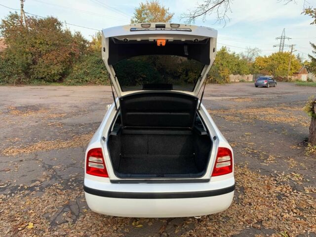 Шкода Октавия 2006 в Кривом Роге на Automoto.ua Белый Шкода Октавия, объемом двигателя 1.6 л и пробегом 187 тыс. км за 4800 $, фото 22 на Automoto.ua