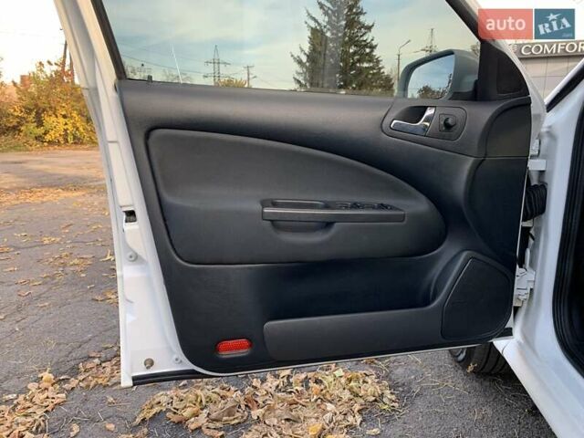 Шкода Октавия 2006 в Кривом Роге на Automoto.ua Белый Шкода Октавия, объемом двигателя 1.6 л и пробегом 187 тыс. км за 4800 $, фото 13 на Automoto.ua