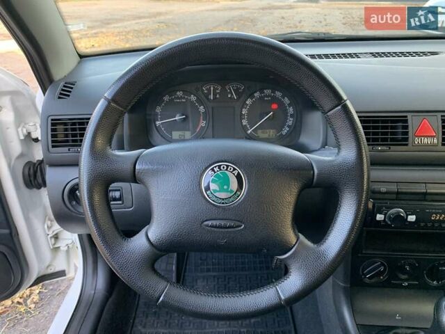 Шкода Октавия 2006 в Кривом Роге на Automoto.ua Белый Шкода Октавия, объемом двигателя 1.6 л и пробегом 187 тыс. км за 4800 $, фото 18 на Automoto.ua