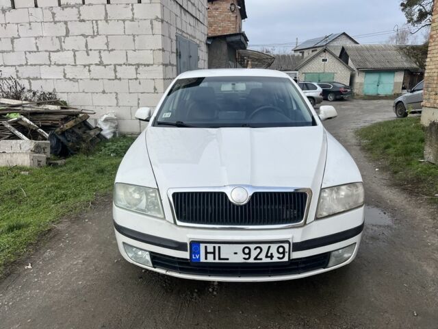 Білий Шкода Октавія, об'ємом двигуна 2 л та пробігом 285 тис. км за 2000 $, фото 1 на Automoto.ua