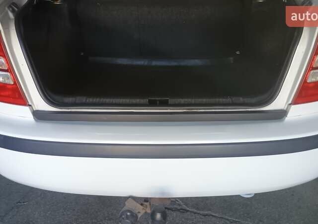 Білий Шкода Октавія, об'ємом двигуна 1.9 л та пробігом 330 тис. км за 6000 $, фото 6 на Automoto.ua