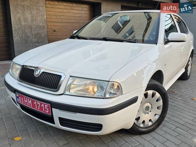Білий Шкода Октавія, об'ємом двигуна 1.6 л та пробігом 230 тис. км за 4999 $, фото 1 на Automoto.ua