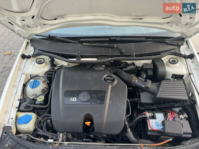 Белый Шкода Октавия, объемом двигателя 1.6 л и пробегом 213 тыс. км за 4500 $, фото 29 на Automoto.ua