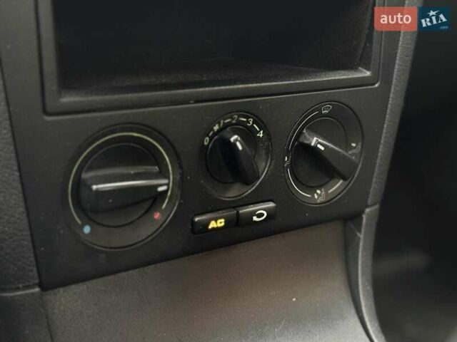 Белый Шкода Октавия, объемом двигателя 1.6 л и пробегом 261 тыс. км за 4750 $, фото 13 на Automoto.ua