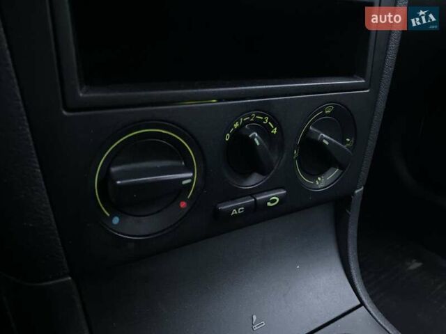 Білий Шкода Октавія, об'ємом двигуна 1.6 л та пробігом 261 тис. км за 4750 $, фото 11 на Automoto.ua