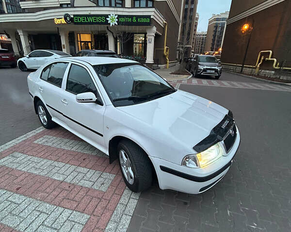 Білий Шкода Октавія, об'ємом двигуна 1.6 л та пробігом 275 тис. км за 4800 $, фото 18 на Automoto.ua