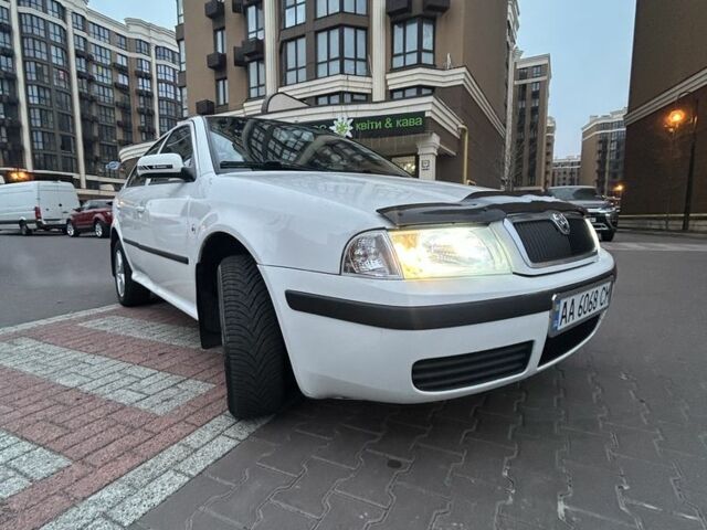 Белый Шкода Октавия, объемом двигателя 1.6 л и пробегом 275 тыс. км за 4799 $, фото 2 на Automoto.ua