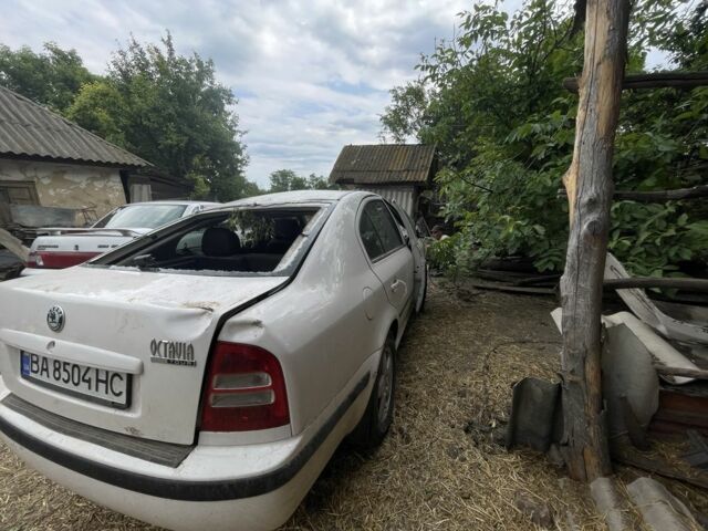 Белый Шкода Октавия, объемом двигателя 1.6 л и пробегом 180 тыс. км за 2000 $, фото 1 на Automoto.ua