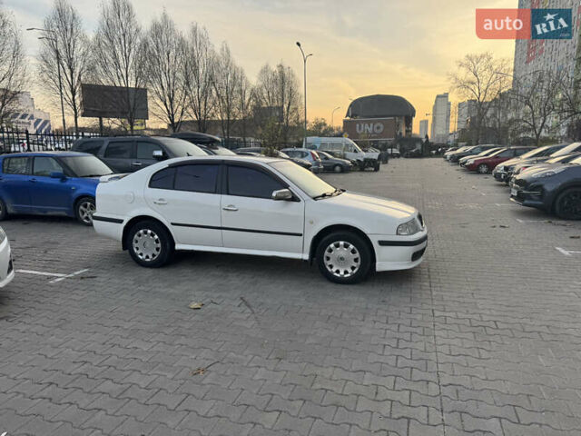 Белый Шкода Октавия, объемом двигателя 1.6 л и пробегом 213 тыс. км за 4500 $, фото 3 на Automoto.ua