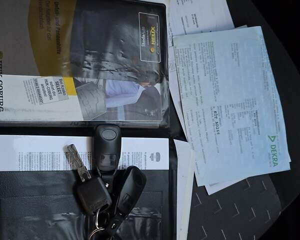 Білий Шкода Октавія, об'ємом двигуна 1.6 л та пробігом 230 тис. км за 4999 $, фото 37 на Automoto.ua