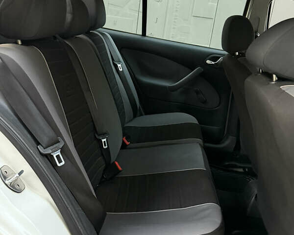 Шкода Октавия 2007 в Львове на Automoto.ua Белый Шкода Октавия, объемом двигателя 1.9 л и пробегом 249 тыс. км за 2700 $, фото 9 на Automoto.ua